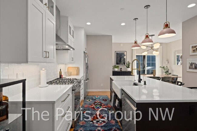 Building Photo - Stylish Model Hm in Issaquah Highlands * Park-Facing, EV Charger, Designer Upgrades & Very Walkable!