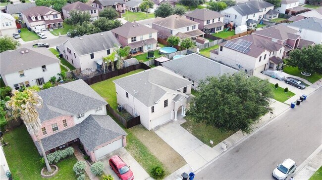 Building Photo - 4113 Periwinkle Ave