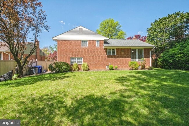 Building Photo - 5916 Greentree Rd