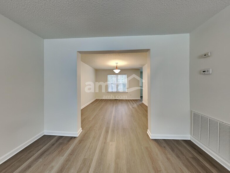 Building Photo - 106 Cricket Hollow Run