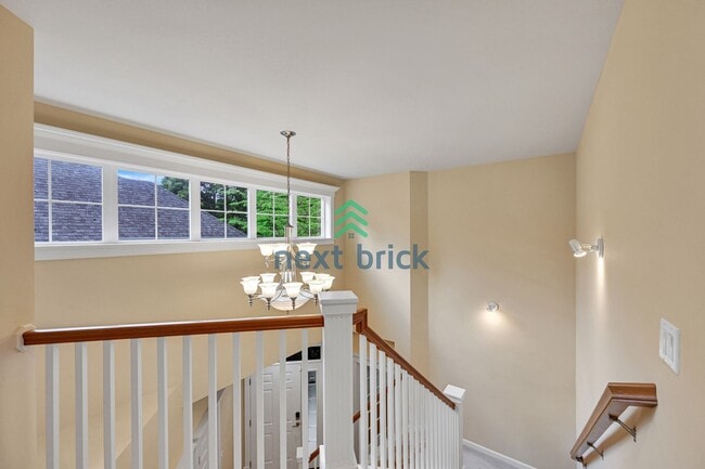 Building Photo - 3 BED & 2.5 BATH Town house FOR RENT