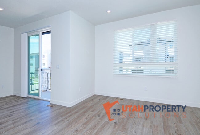 Building Photo - 1026 W 430 S
