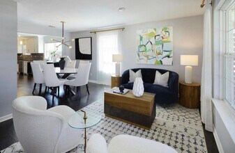 Building Photo - 10282 Vinemont St