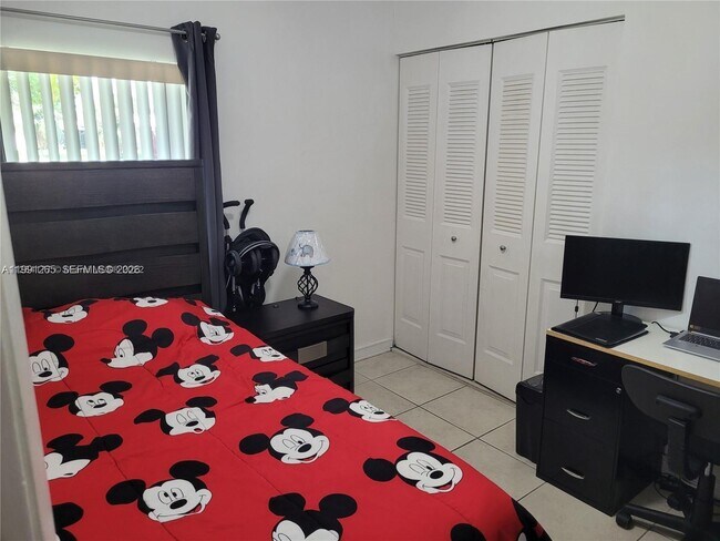 Building Photo - 4919 SW 139th Ct