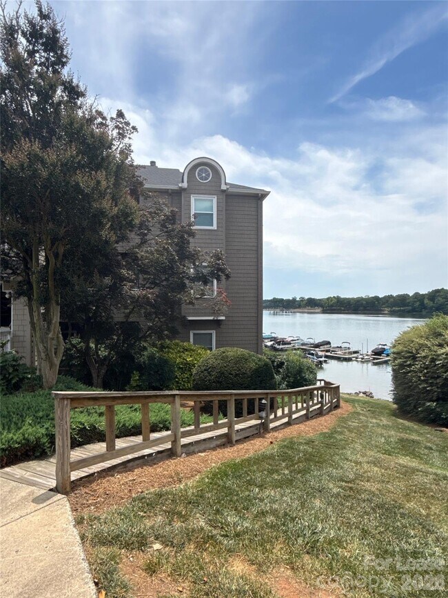 Building Photo - 9817 Emerald Point Dr