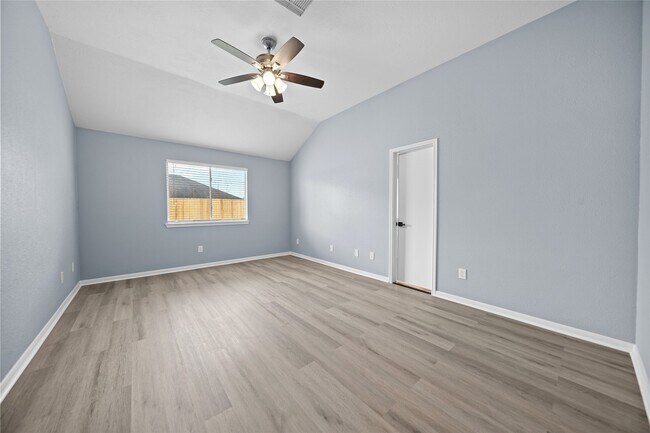 Building Photo - 6627 Greenhouse Rd