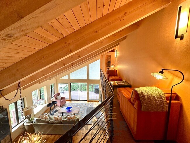 Building Photo - Panormic Lake Vew & Luxury Living in Tyrol...