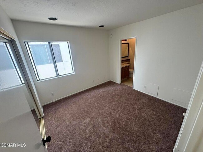 Building Photo - 12115 Valleyheart Dr