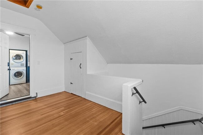 Building Photo - 334 Jastram St