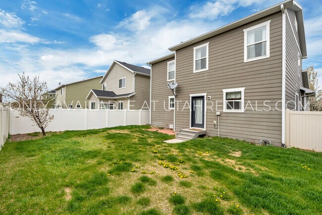 Building Photo - 931 Delorean Ln