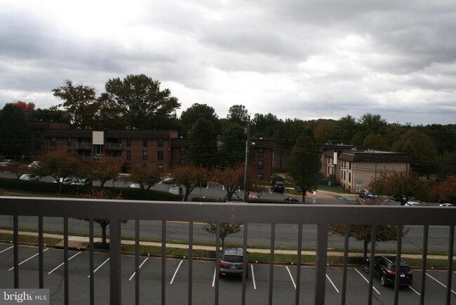 Building Photo - 9728 Kingsbridge Dr