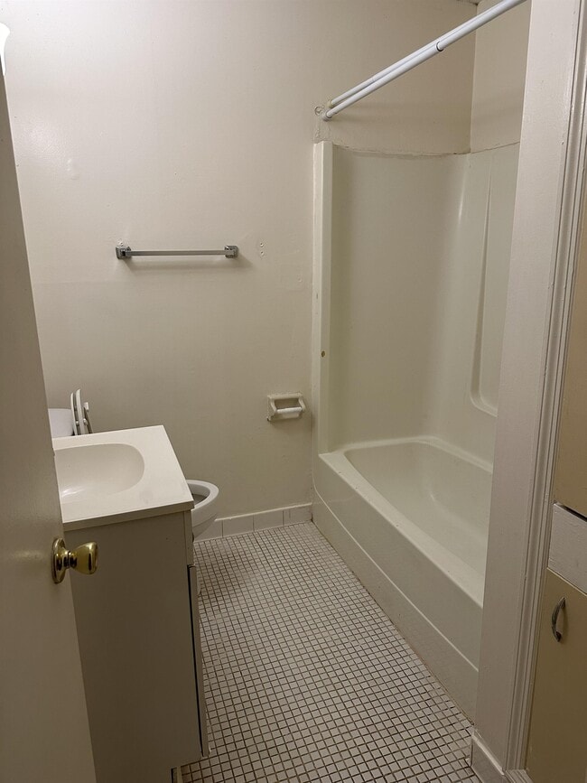 Building Photo - 411 Northside Dr