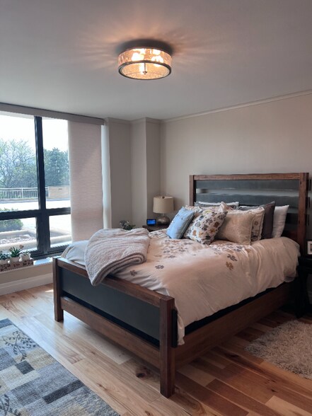 Building Photo - 200 Lakefront Blvd