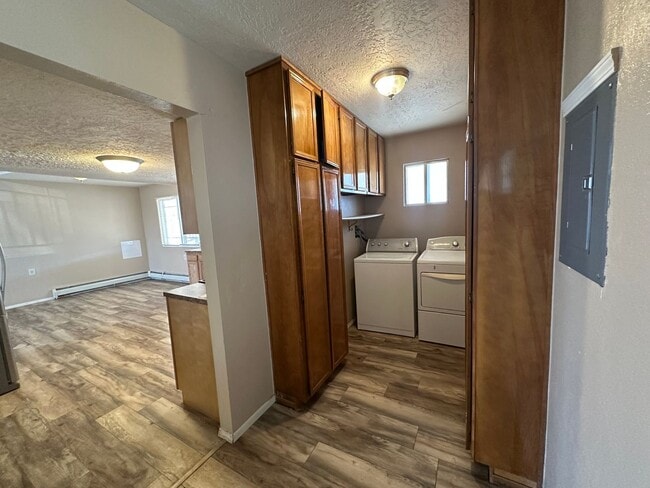 Building Photo - 3 Bedroom 2 Bathroom Top Level Duplex available for rent in Aztec, NM