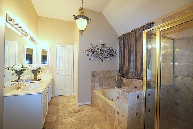 Building Photo - 2105 Spyglass Dr