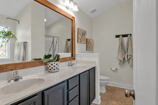 Building Photo - 218 Maidstone Dr