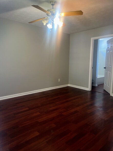 Building Photo - 4404 Stoneview Dr