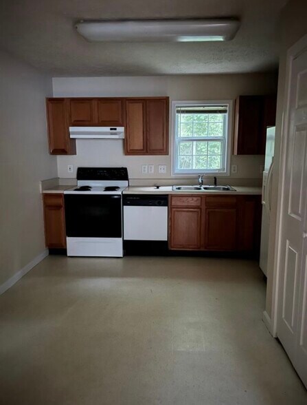 Building Photo - 111 Sunset Dr