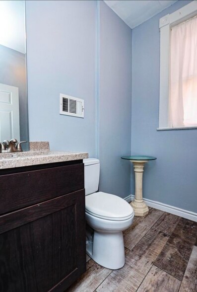 Building Photo - 3908-3910-3910 Flad Ave