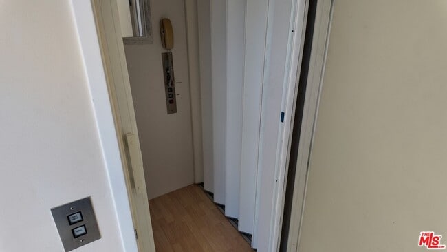 Building Photo - 8120 Billowvista Dr