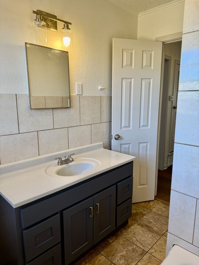 Building Photo - Fully Remodeled 4 Bedroom / 3 Bath Home with Two Primary Suites!