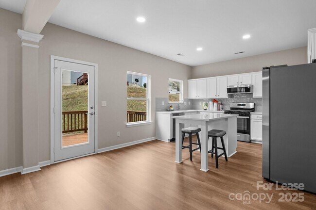 Building Photo - 302 Flanders Dr