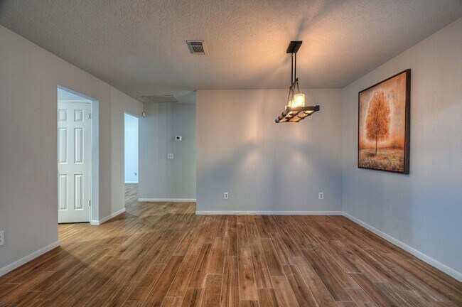 Building Photo - 15 White Bark Pl