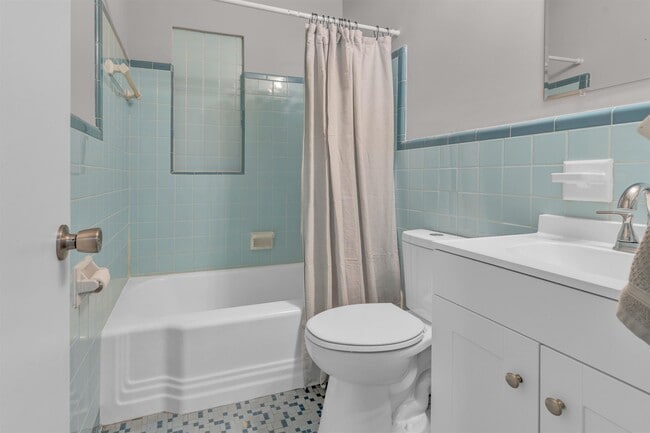 Building Photo - 4623 Doris Cir S