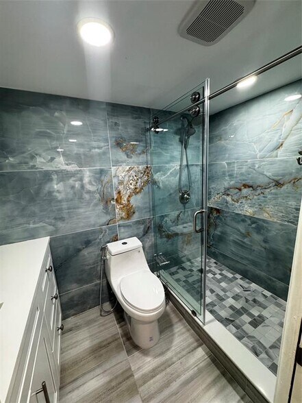 Building Photo - 3151 S Palm Aire Dr