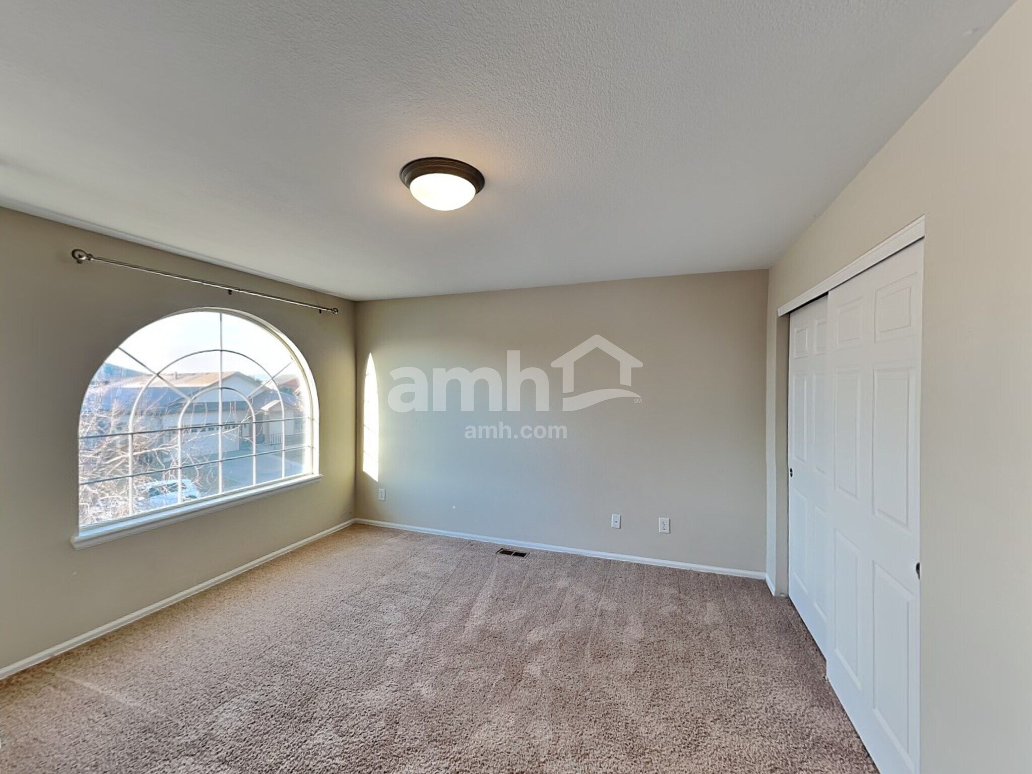 Building Photo - 9861 Kenton Cir