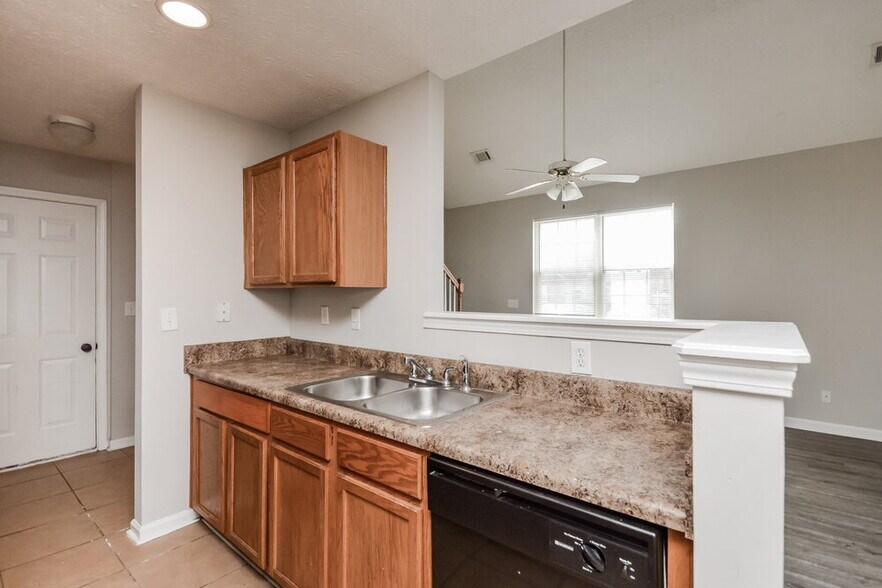 Building Photo - 145 Meadowridge Dr