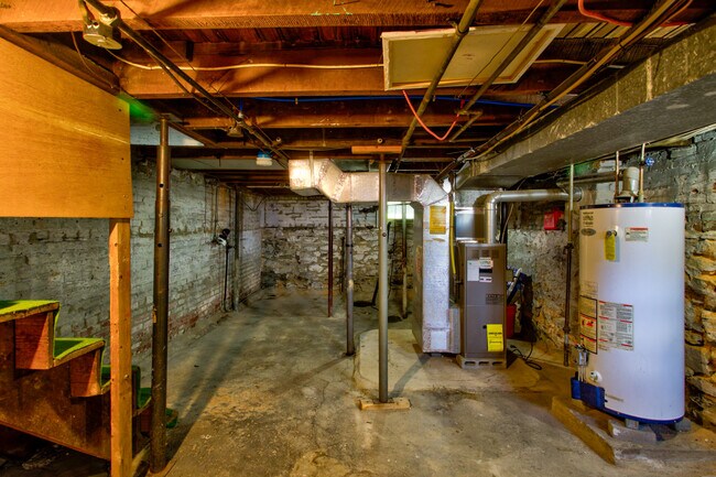 Building Photo - 1115 Frances Ave