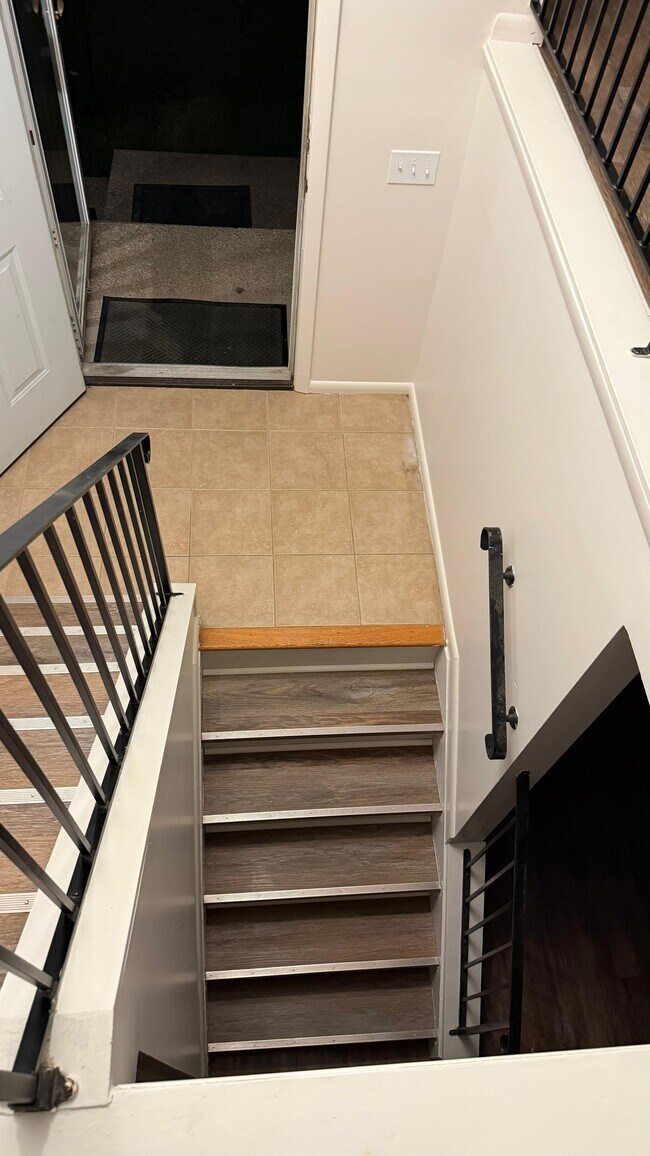 Building Photo - 6686 Deer Ct