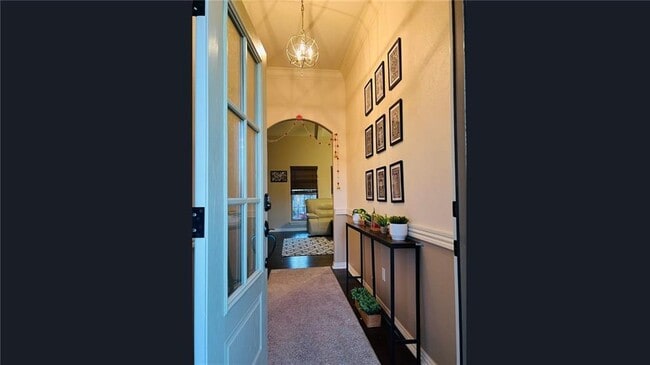 Building Photo - 402 SW Arch St