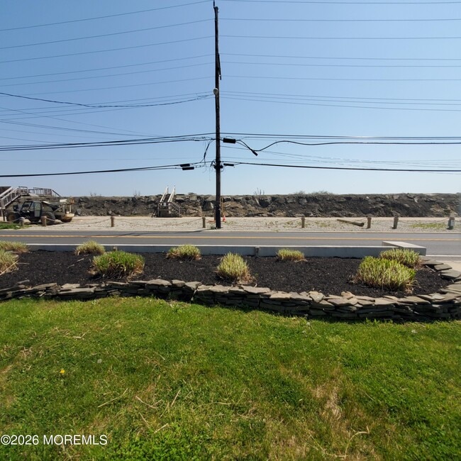 Building Photo - 754 Ocean Ave