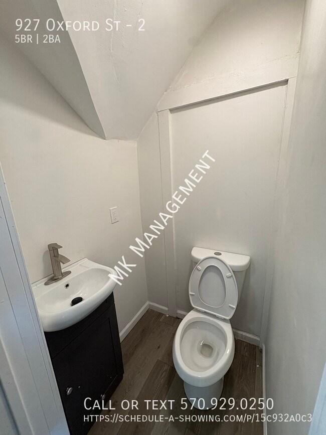 Building Photo - 927 Oxford St