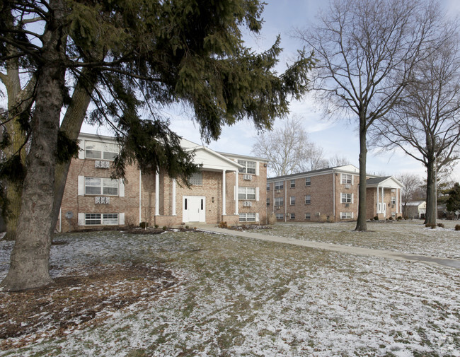 Building Photo - Broadway Court Apartments
