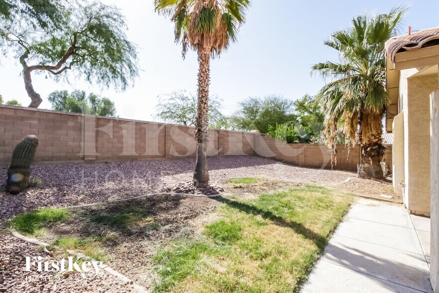 Building Photo - 1831 W Wildhorse Dr
