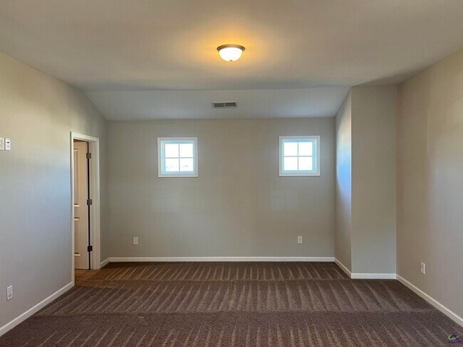 Building Photo - 401 Tivoli Wy