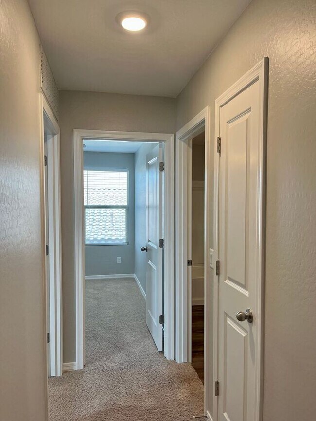 Building Photo - Home in Litchfield Park at Canyon Views! 5bd 3ba! Mountain Views!