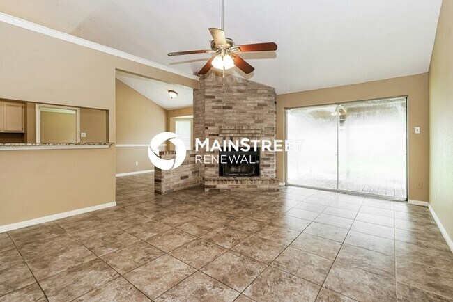 Building Photo - 4 Bedroom Pet-Friendly Home in Houston, TX with Main Street Renewal