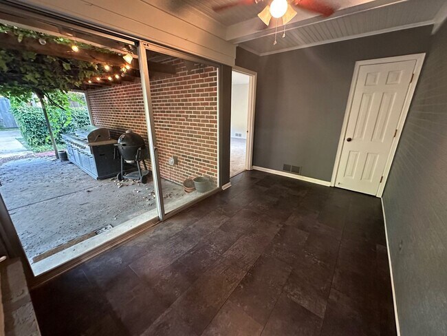 Building Photo - Must see, beautiful home!