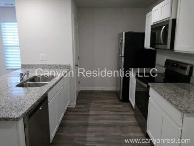 Building Photo - 702 Wayfinder Run