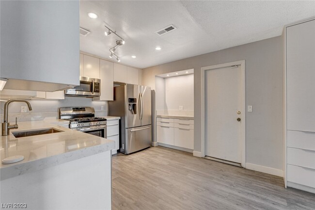 Building Photo - 3928 N Cobble Creek Ct