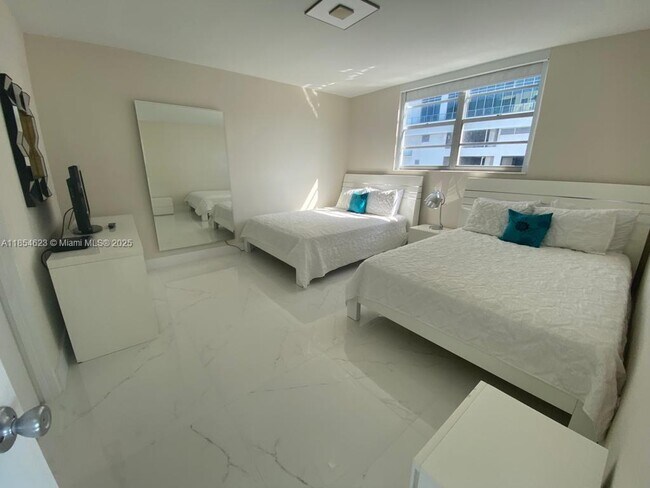 Building Photo - 4001 S Ocean Dr