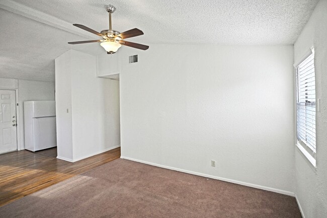 Building Photo - 633 S Academy Ave