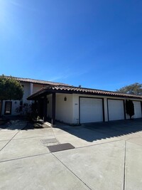 Building Photo - Country Club Condo with Views!