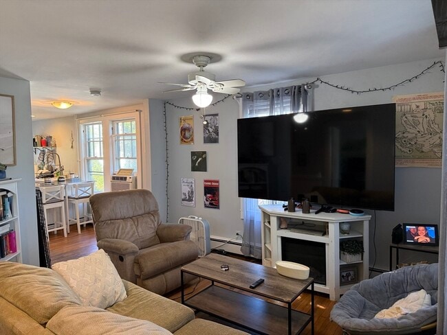 Building Photo - 21 1/2 Union St