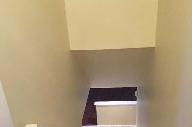 Building Photo - 1964 Crescent Ln