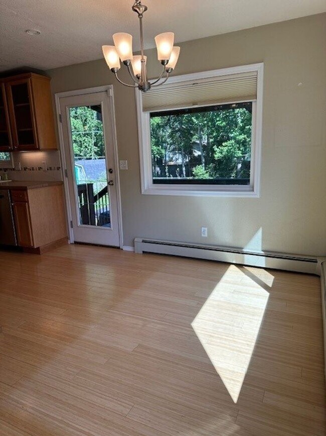 Building Photo - The Perfect Family Home! Large Yard, Deck ...